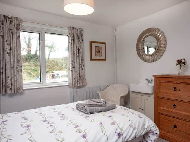 Triple bedroom | Higher Trewithen Holiday Cottages- The Hayloft - Higher Trewithen Holiday Cottages, Sithians, near Falmouth