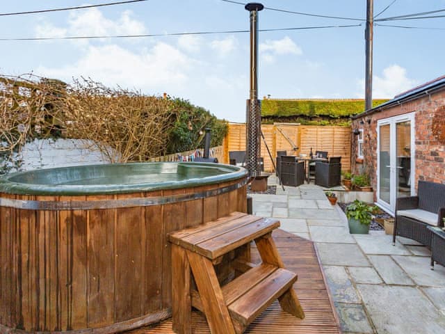 Hot tub | Willowfield Cottage, Thornton-Le-Dale