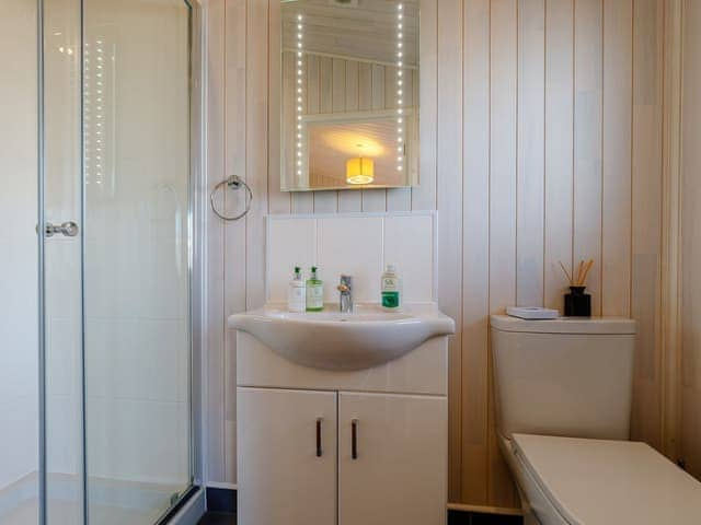 En-suite | Acer Lodge - Walnut and Acer Lodges, Mercia Marina, Willington