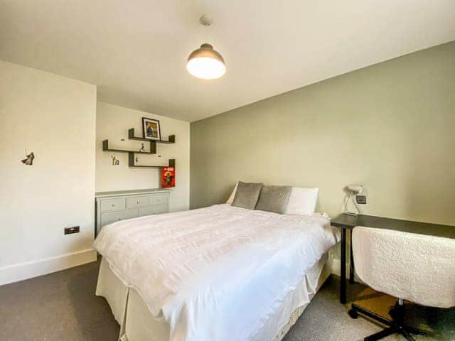 Double bedroom | Linnet Cottage, South Cerney