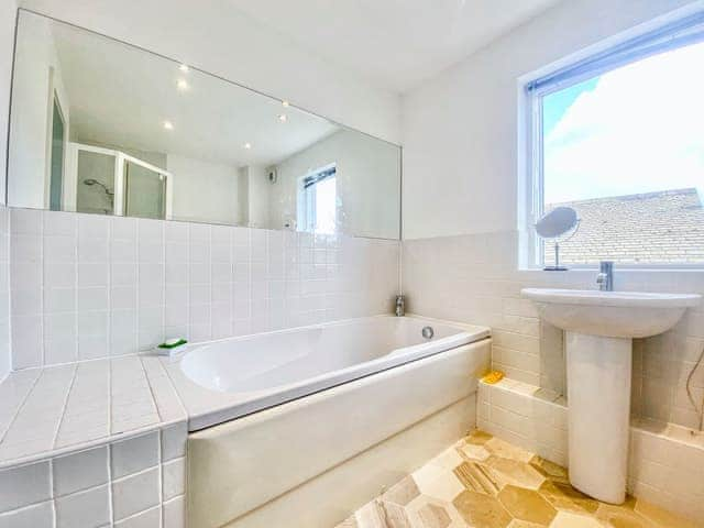 Bathroom | Linnet Cottage, South Cerney