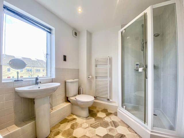 Shower room | Linnet Cottage, South Cerney