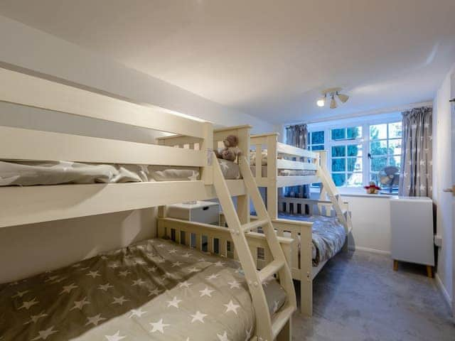 Bunk bedroom | The Barn, Old Hunstanton