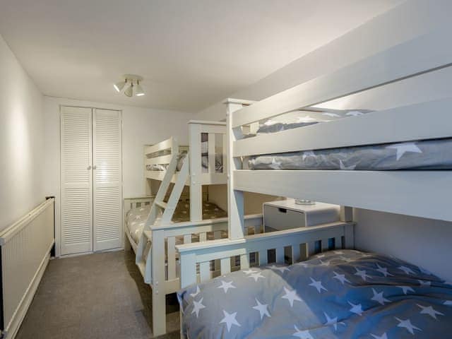 Bunk bedroom | The Barn, Old Hunstanton