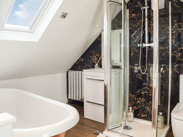 En-suite | The Potting Shed, Sutton