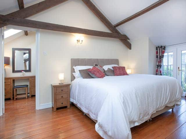 Double bedroom | Dunstone Cottage, Cadover Bridge