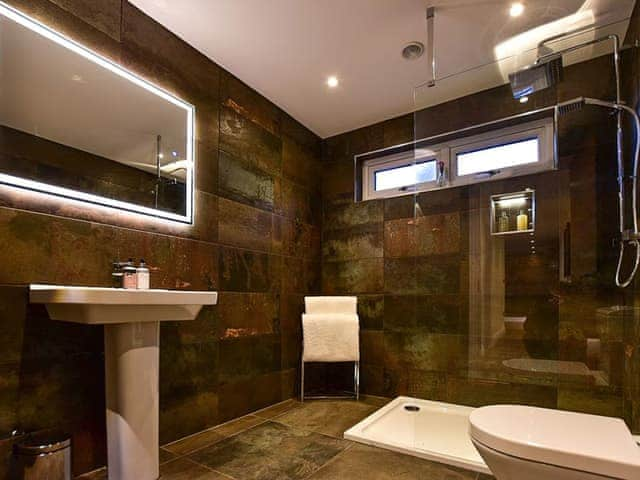 Bathroom | Wayside Lodge, Marton Moss, Blackpool