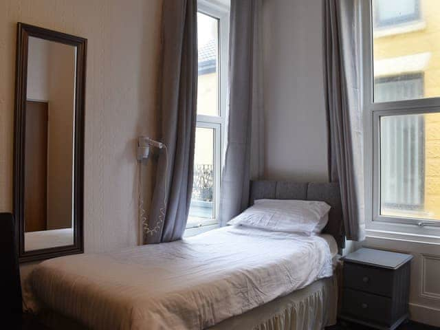 Twin bedroom | Ocean View House, Blackpool