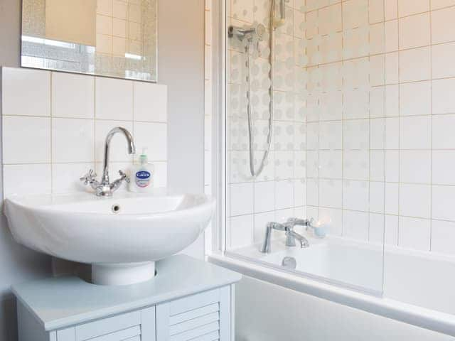 Bathroom | Brookshaw Cottage, York