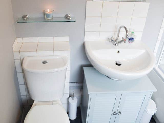 Bathroom | Brookshaw Cottage, York