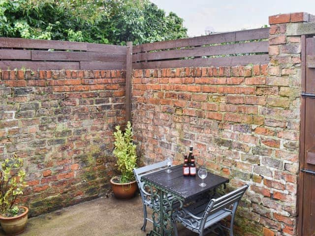 Courtyard | Brookshaw Cottage, York