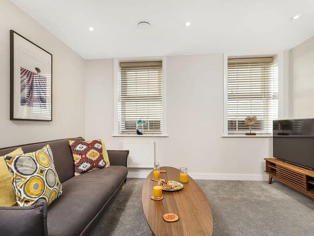 Living area | 5 Eastgate - Eastgate House Apartments, Andover