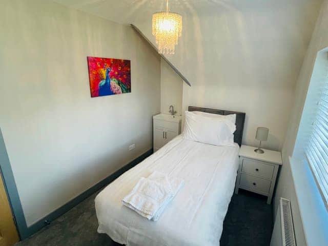 Single bedroom | Warren House Retreat, Maldon