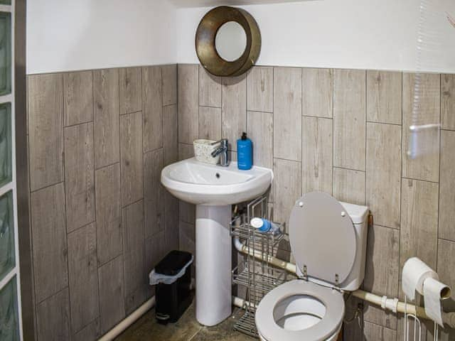 Bathroom | Highhouse Lodge, Bawdsey