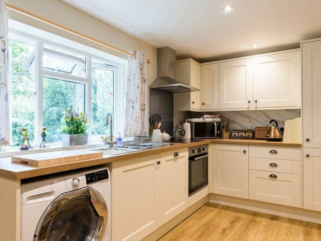 Kitchen | Hampsfell Cottage - Grange Cottages, Grange Over Sands