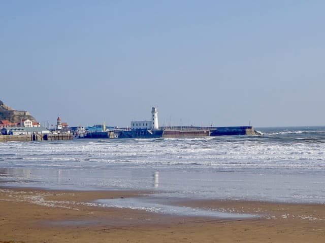 Scarborough beach in the winter | Willowfield Cottage, Thornton-Le-Dale