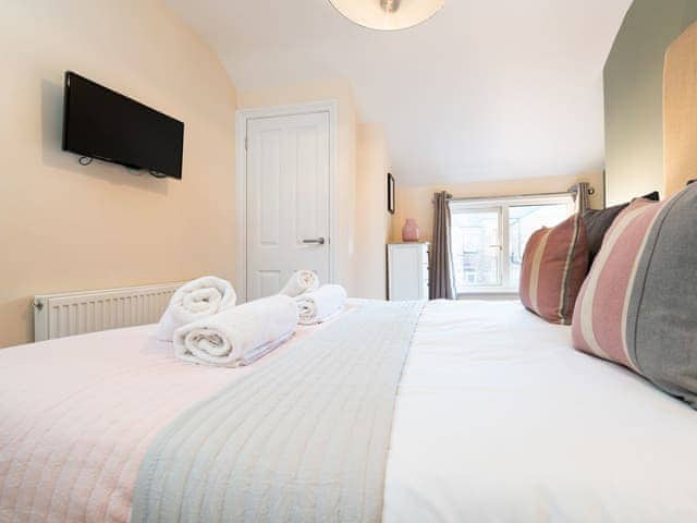 Double bedroom | Town House I - The Town Houses, Scarborough