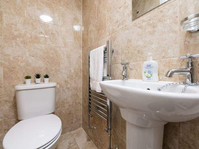 En-suite | Town House I - The Town Houses, Scarborough