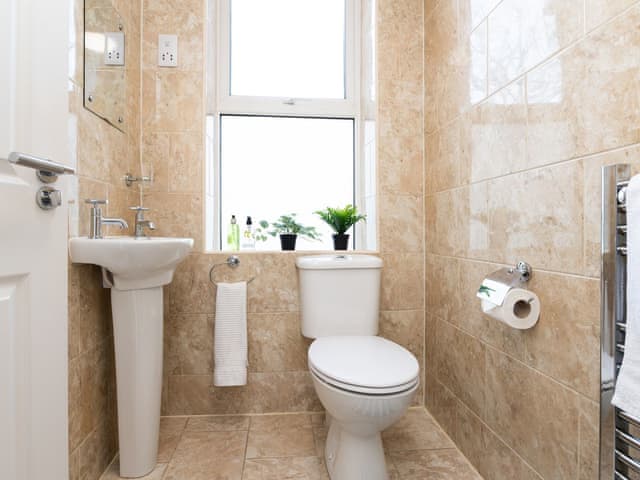 En-suite | Town House I - The Town Houses, Scarborough