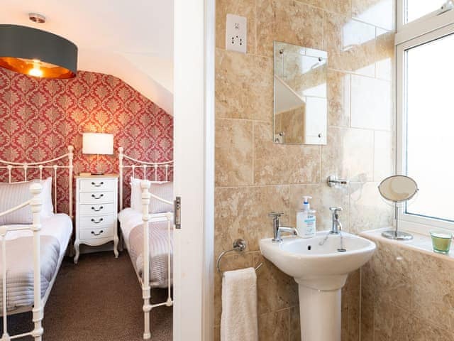 En-suite | Town House I - The Town Houses, Scarborough