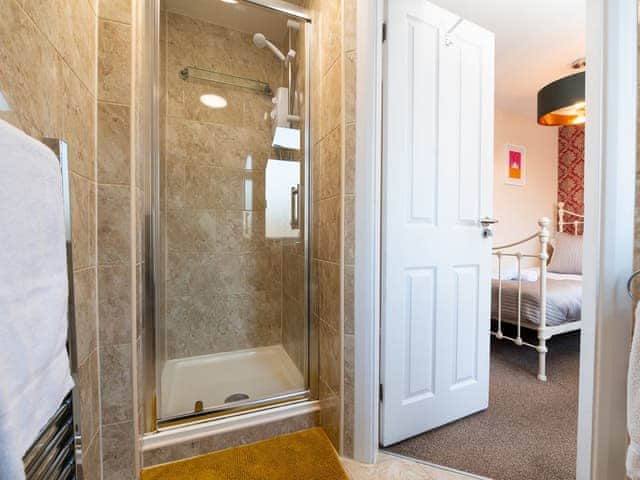 En-suite | Town House I - The Town Houses, Scarborough