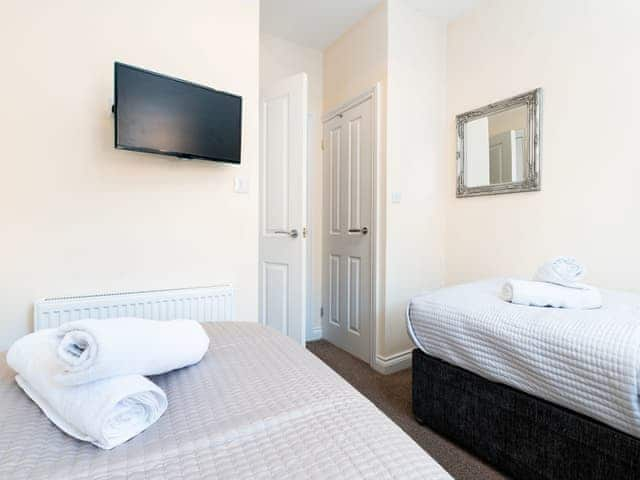 Twin bedroom | Town House I - The Town Houses, Scarborough