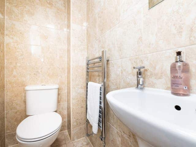 En-suite | Town House I - The Town Houses, Scarborough