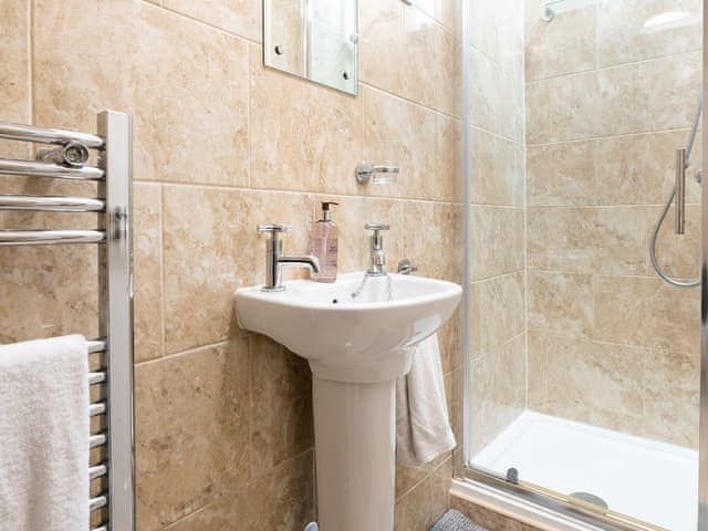 En-suite | Town House I - The Town Houses, Scarborough