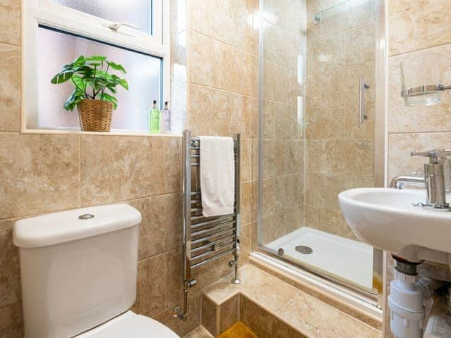 En-suite | Town House I - The Town Houses, Scarborough