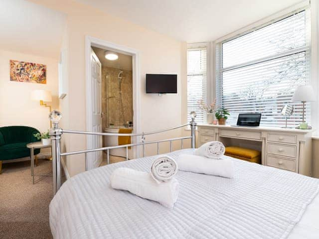 Double bedroom | Town House II - The Town Houses, Scarborough