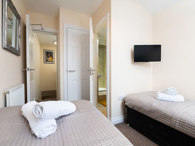 Twin bedroom | Town House II - The Town Houses, Scarborough