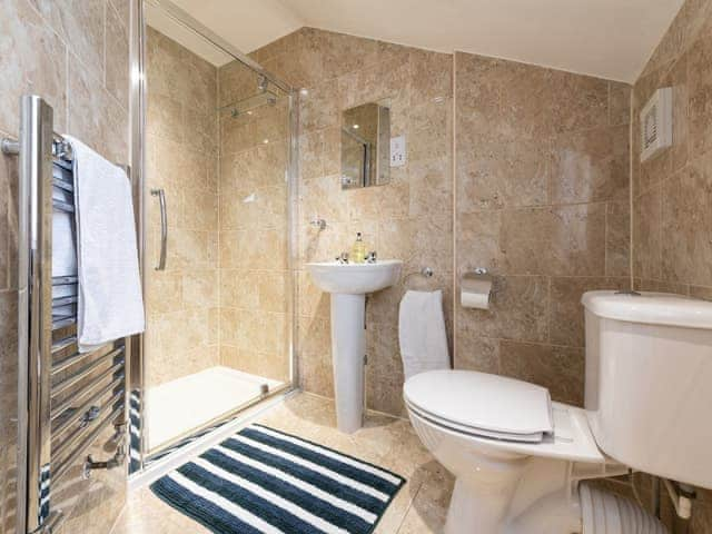 En-suite | Town House II - The Town Houses, Scarborough