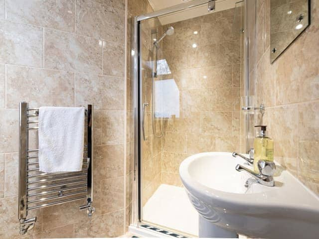 En-suite | Town House II - The Town Houses, Scarborough