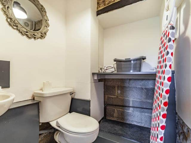 Separate toilet | Lily Green Retreats - Arthur Bear - Lily Green Retreats , Greenhow Hill