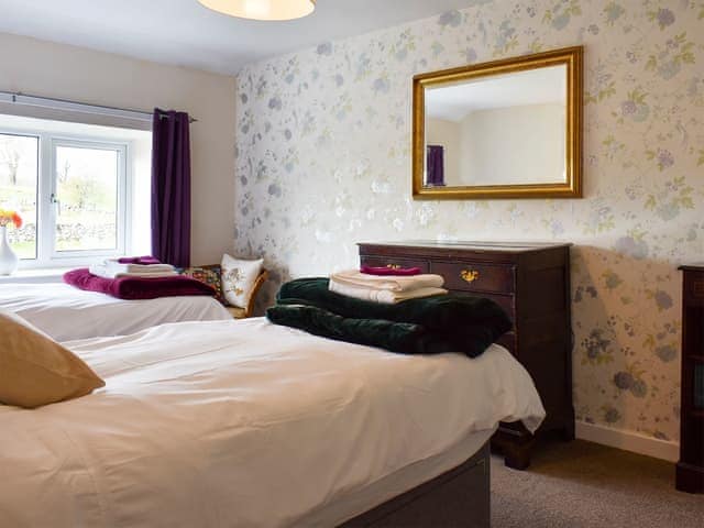 Twin bedroom | Riverside Cottage, Maulds Meaburn in the Eden Valley, Cumbria