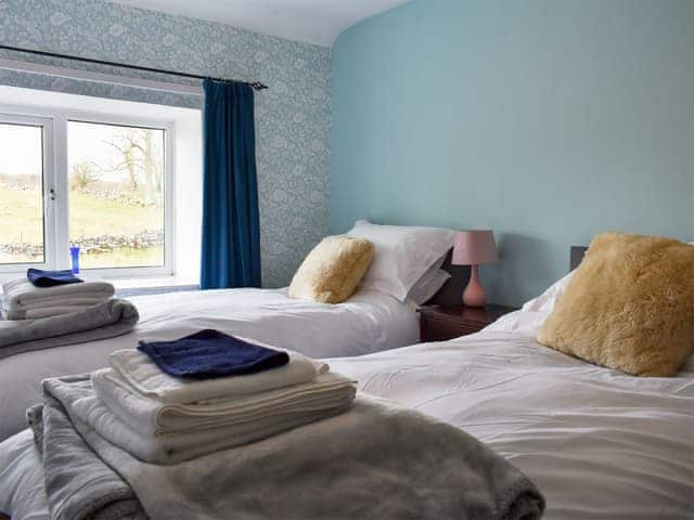 Twin bedroom | Riverside Cottage, Maulds Meaburn in the Eden Valley, Cumbria