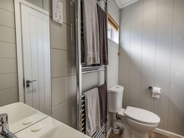 Shower room | Coastal Retreat - The Laurels, Addlethorpe, near Skegness