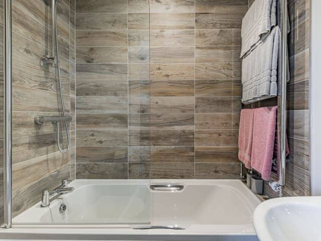 Bathroom | Coastal Retreat - The Laurels, Addlethorpe, near Skegness