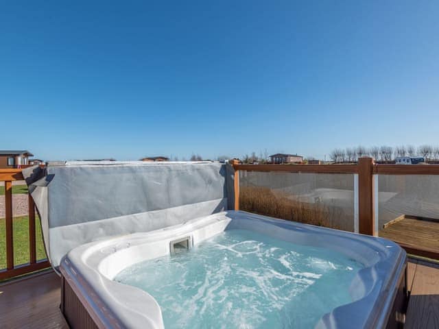 Hot tub | Reed Roost - The Laurels, Addlethorpe, near Skegness