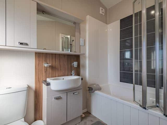 Bathroom | Reed Roost - The Laurels, Addlethorpe, near Skegness