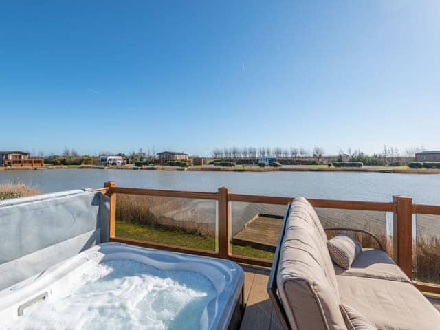 Hot tub | Reed Roost - The Laurels, Addlethorpe, near Skegness