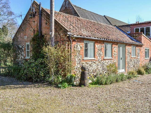 Exterior | Lucky Duck Cottage, Coltishall