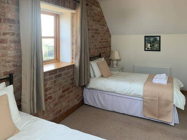 Twin bedroom | The Granary - Meals Farm Cottages, North Somercotes, Mabelthorpe