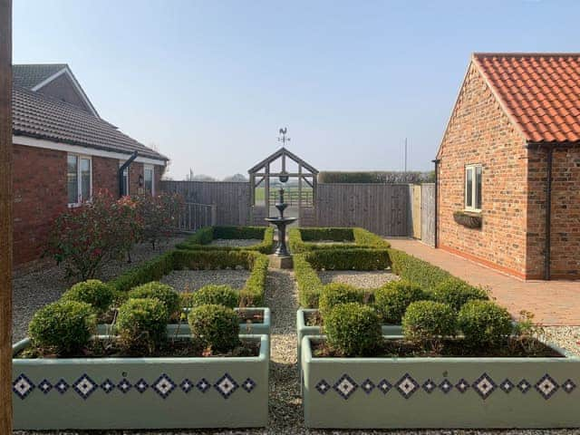 Outdoor area | The Mill House - Meals Farm Cottages, North Somercotes, Mabelthorpe