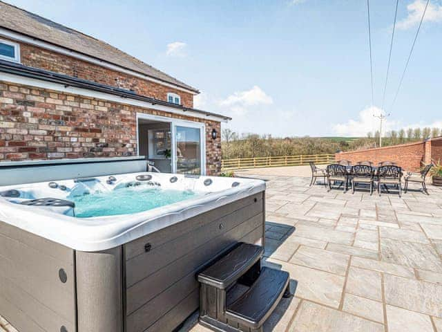 Hot tub | Park Cottage, Worlaby, near Louth