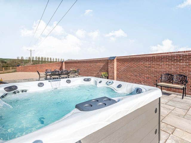 Hot tub | Park Cottage, Worlaby, near Louth