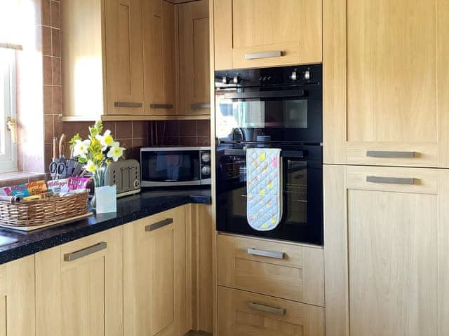 Lovely fitted kitchen | California Halt, California, near Great Yarmouth