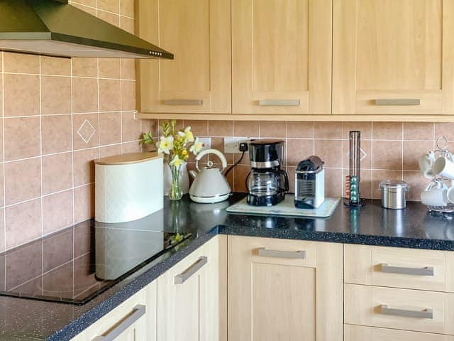 Well appointed kitchen | California Halt, California, near Great Yarmouth