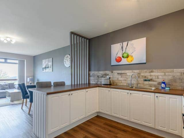 Kitchen area | Cottage 7 - Willow Lakes, Ashby cum Fenby