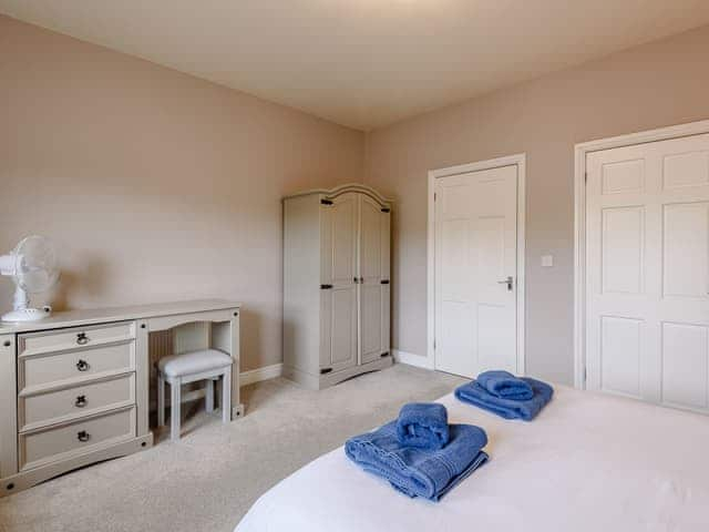 Double bedroom | Cottage 7 - Willow Lakes, Ashby cum Fenby